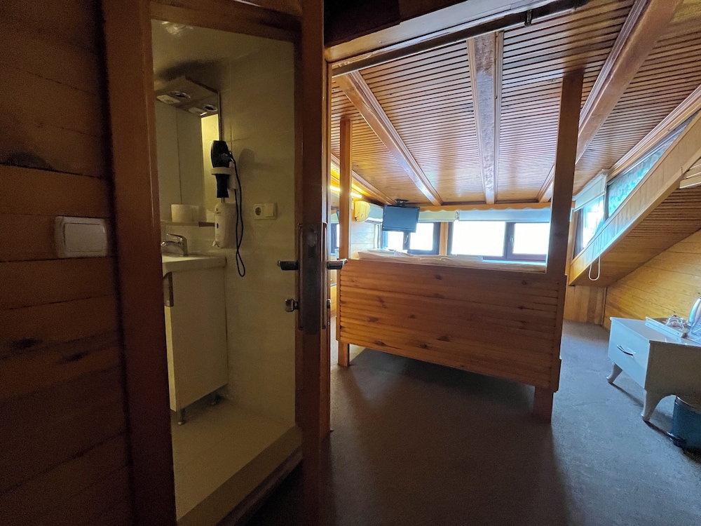 Le Safran Suite 12