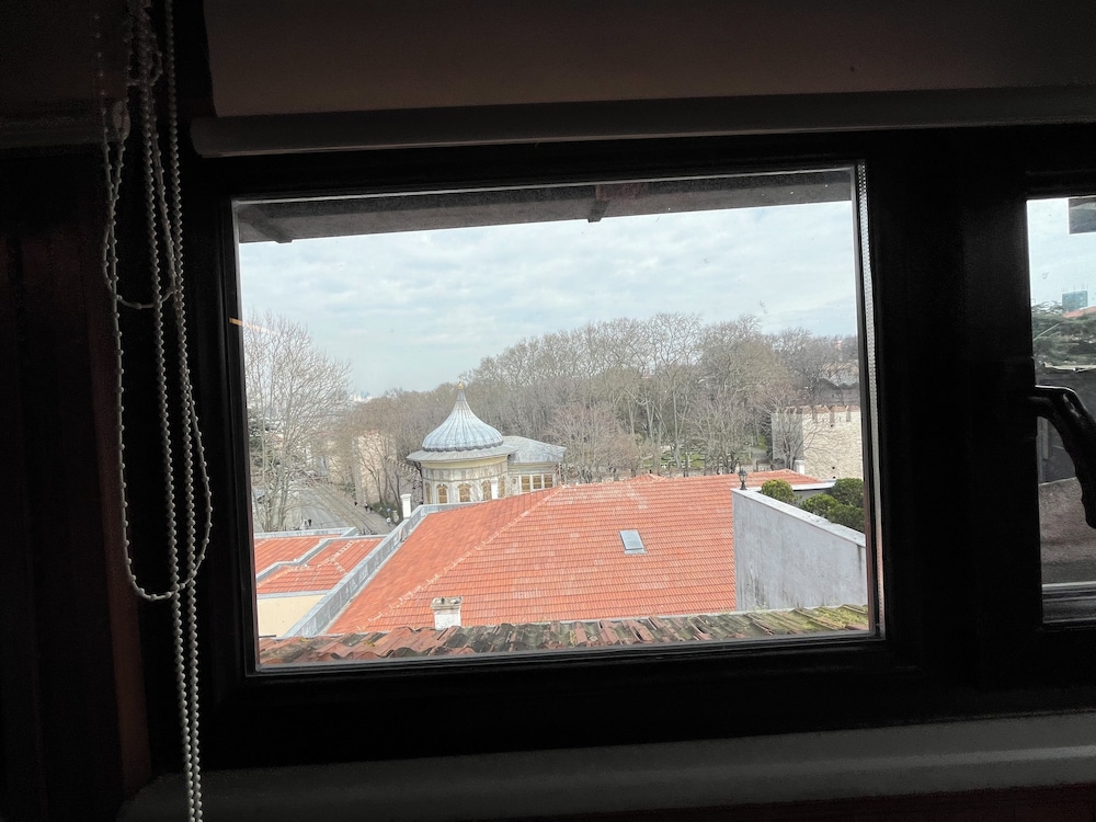 Le Safran Suite 16
