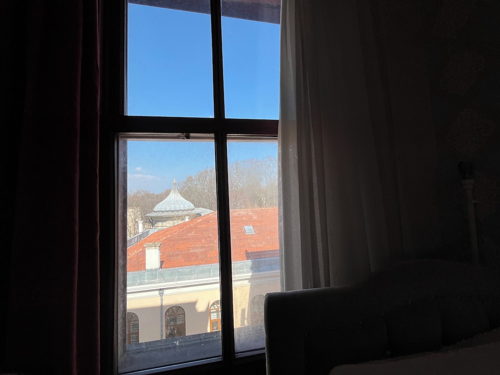 Le Safran Suite 23