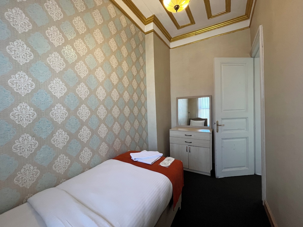 Le Safran Suite 24