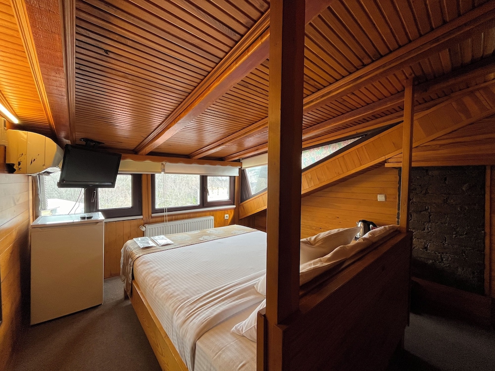 Le Safran Suite 17