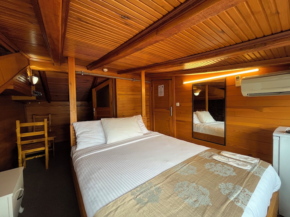 Le Safran Suite 9