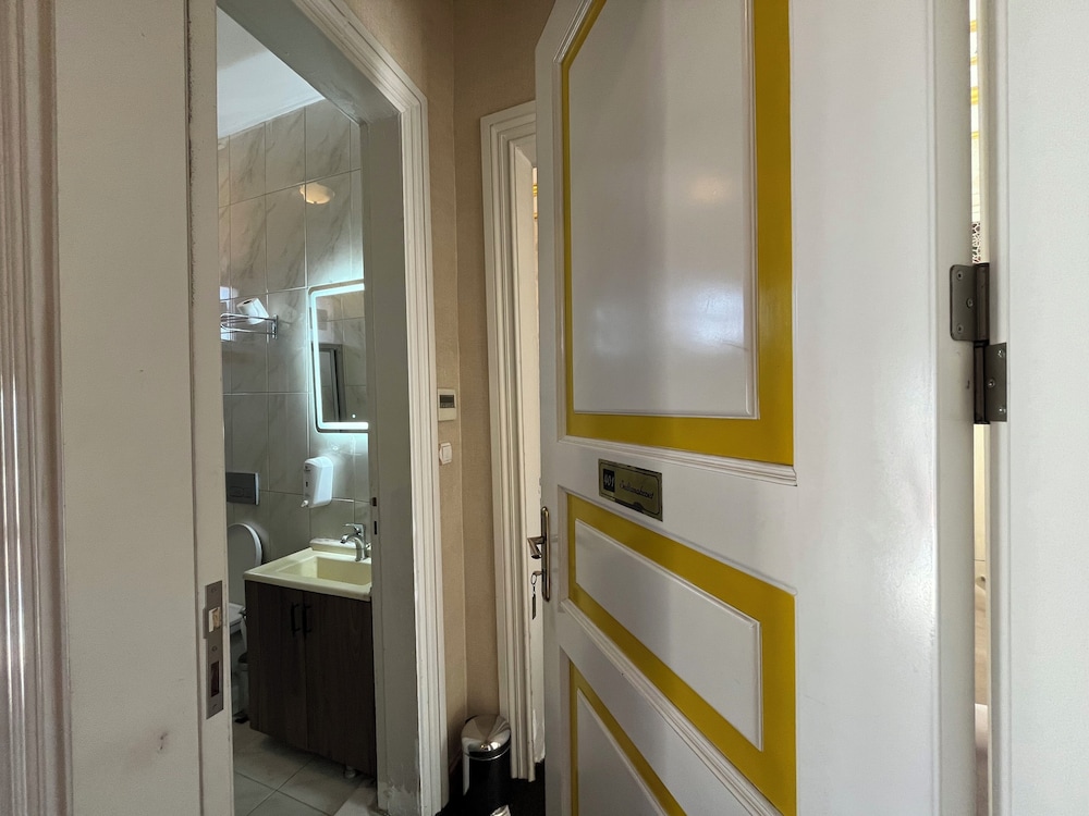 Le Safran Suite 19