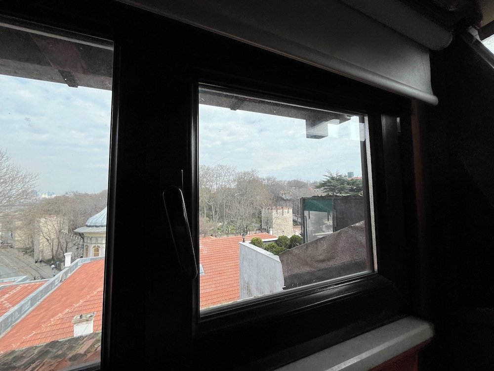 Le Safran Suite 8