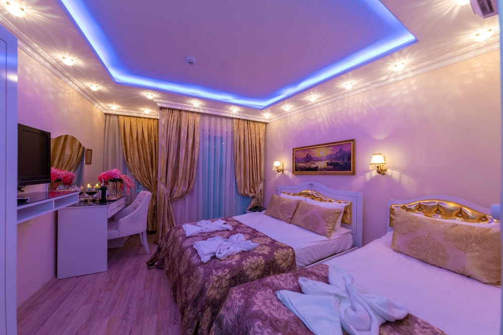 Charm Hotel 4