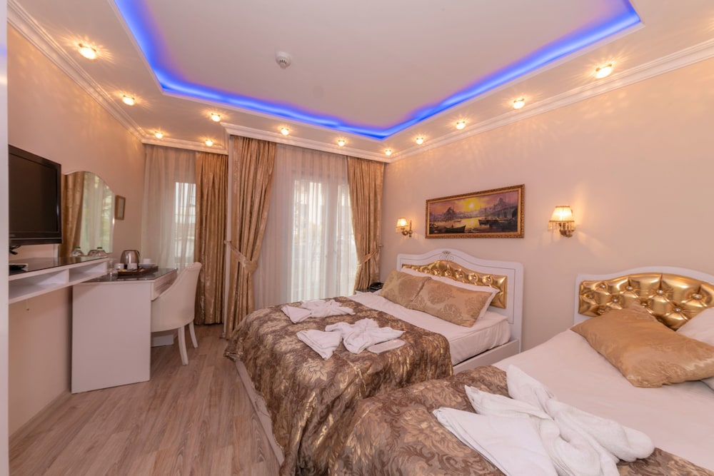 Charm Hotel 8