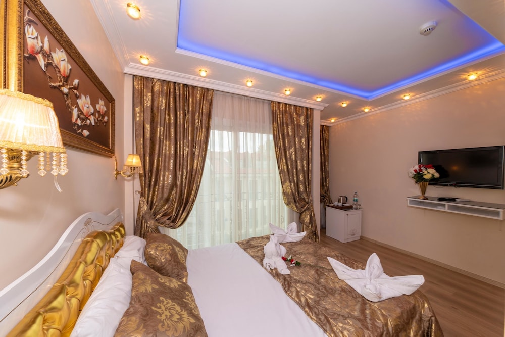 Charm Hotel 13