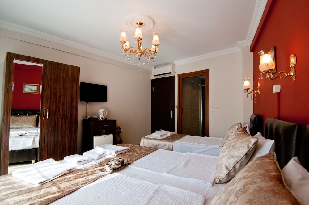 Magnificent Hotel 7