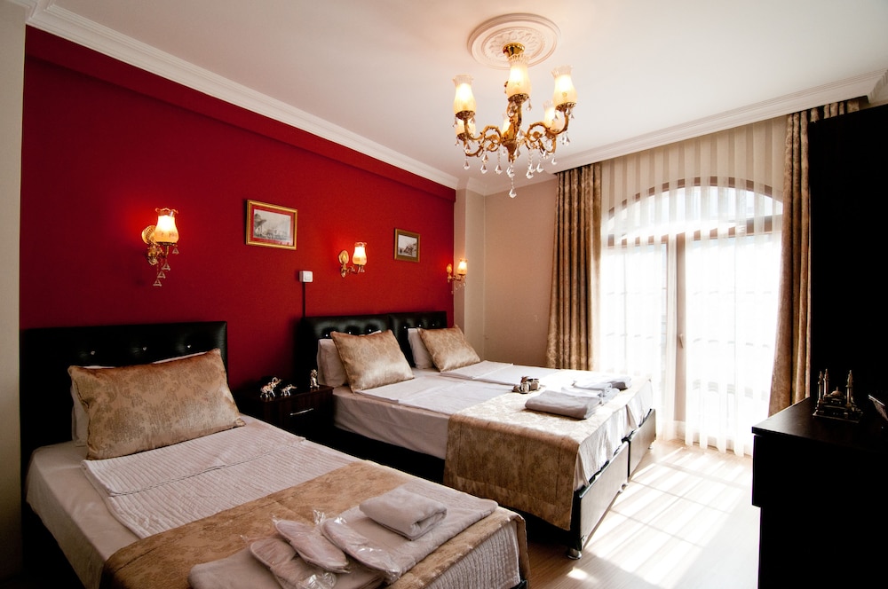 Magnificent Hotel 8