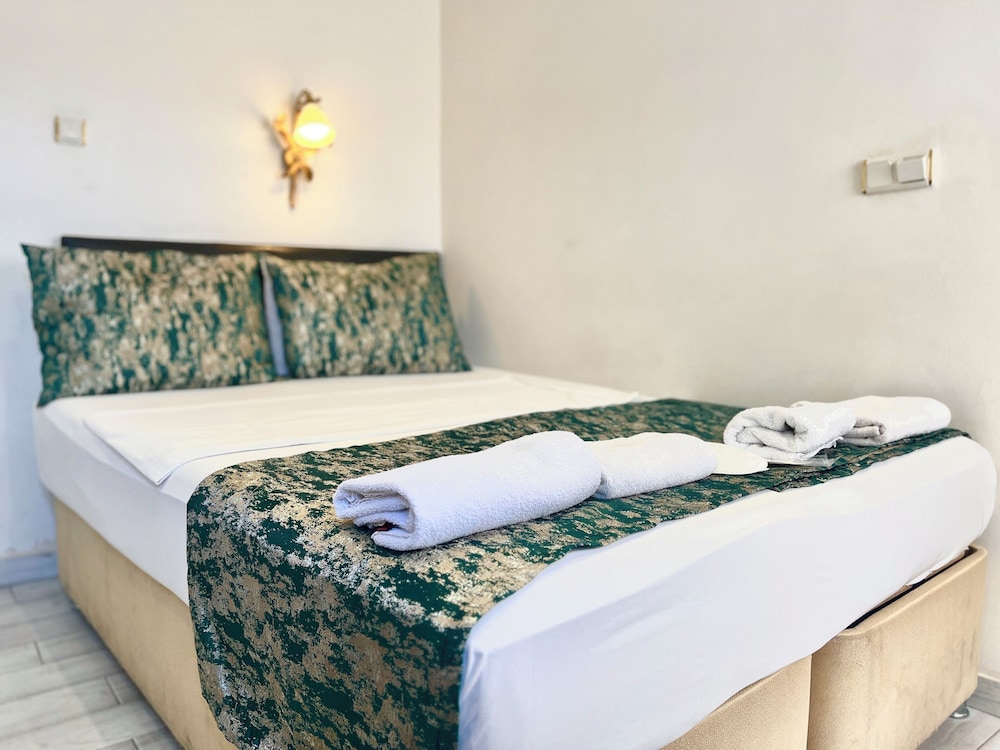 Magnificent Hotel 24