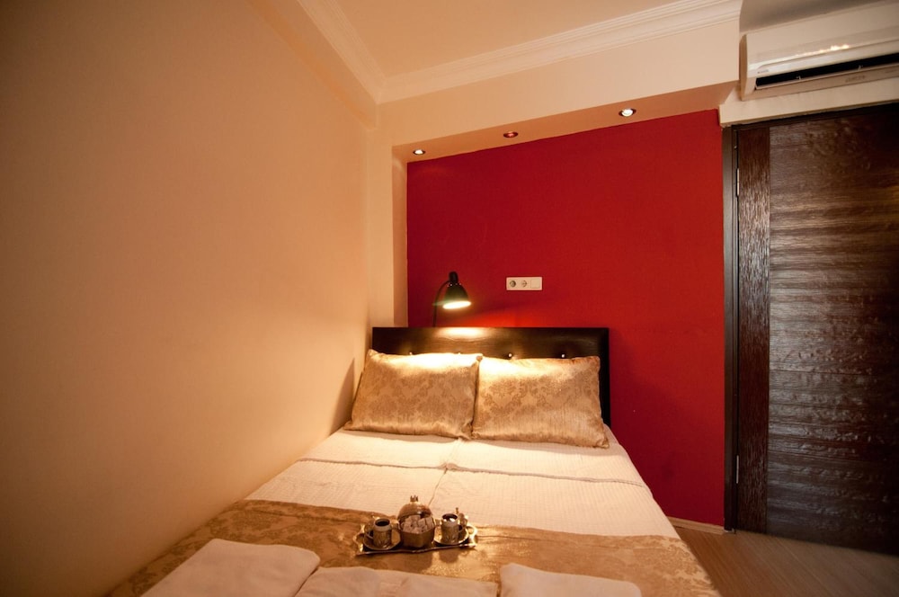 Magnificent Hotel 18