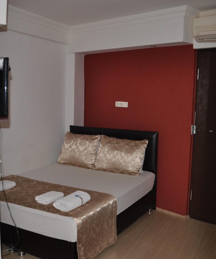 Magnificent Hotel 13