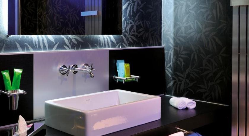 Vernazza Suites Hotel 2