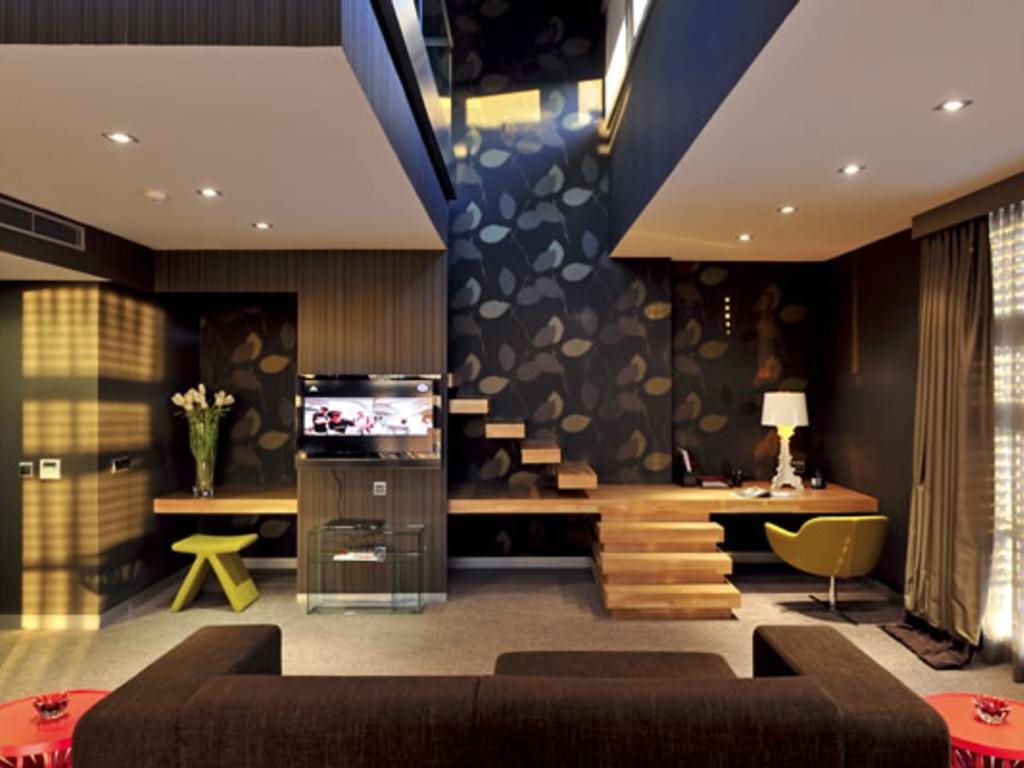 Vernazza Suites Hotel 3