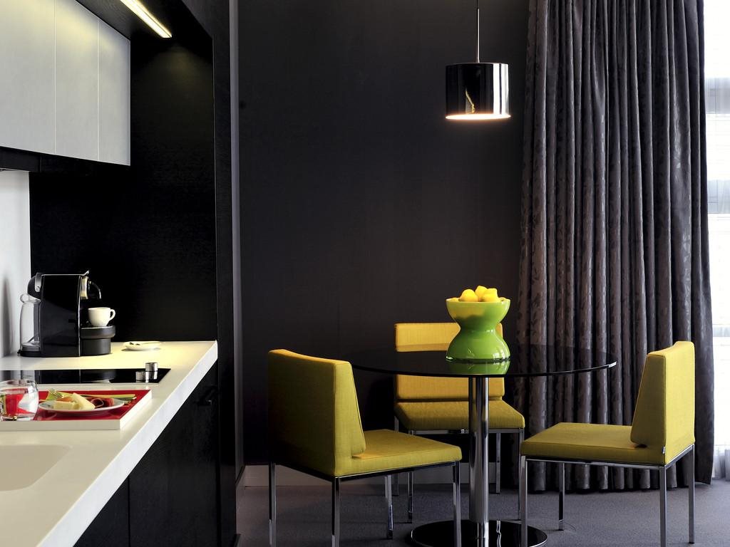 Vernazza Suites Hotel 6