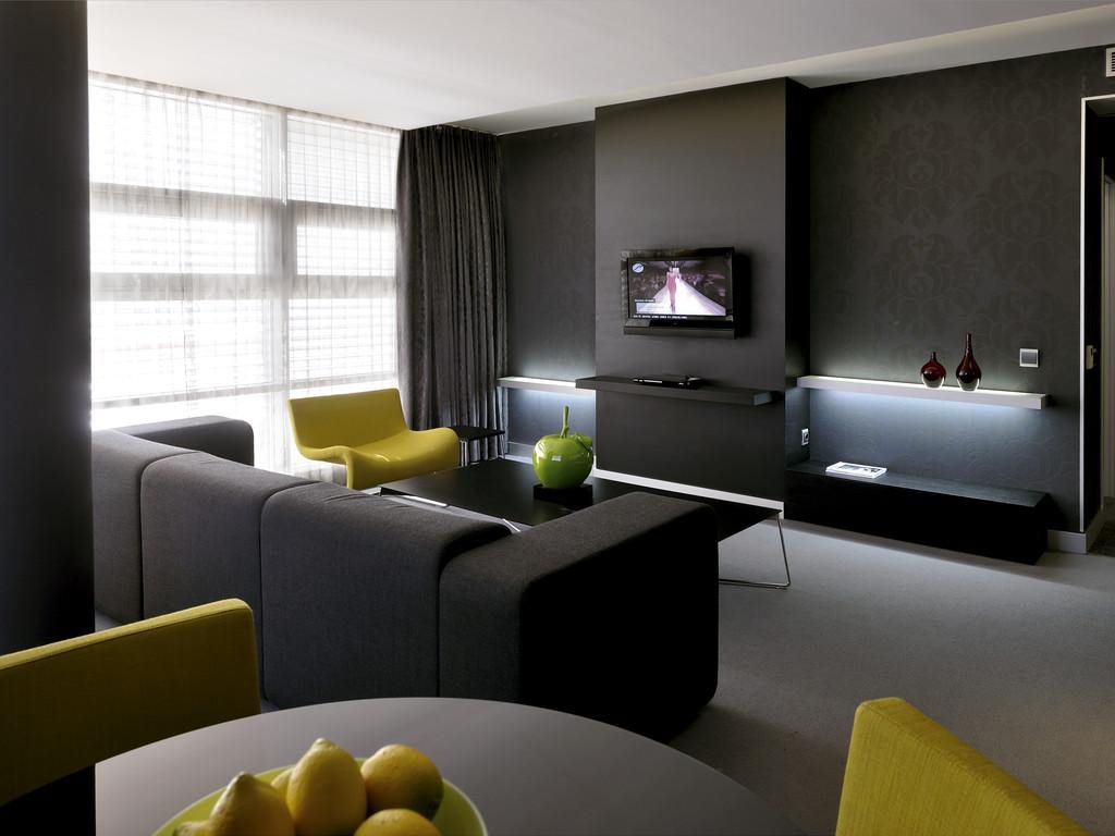 Vernazza Suites Hotel 9