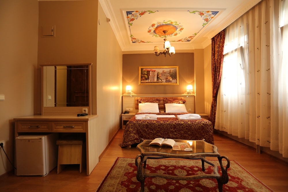 Tashkonak Studio Suites 14