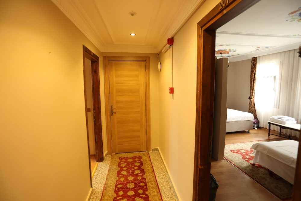 Tashkonak Studio Suites 12