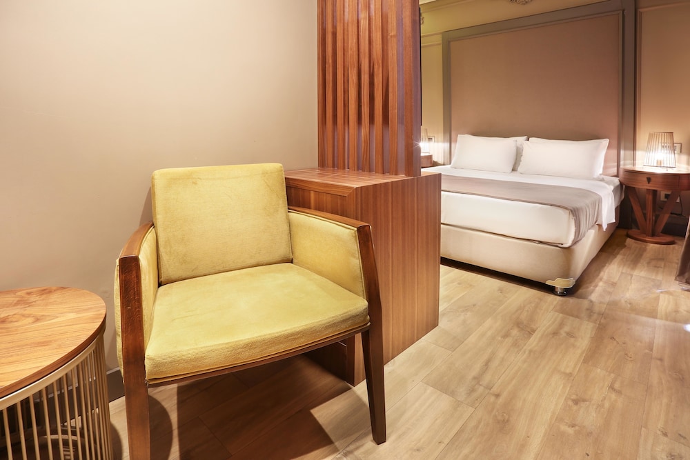 Taksim Premium Hotel 24
