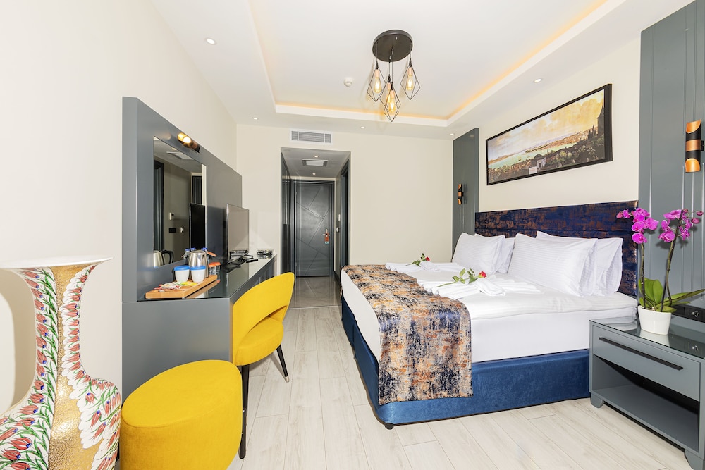 The Magnaura Palace 23
