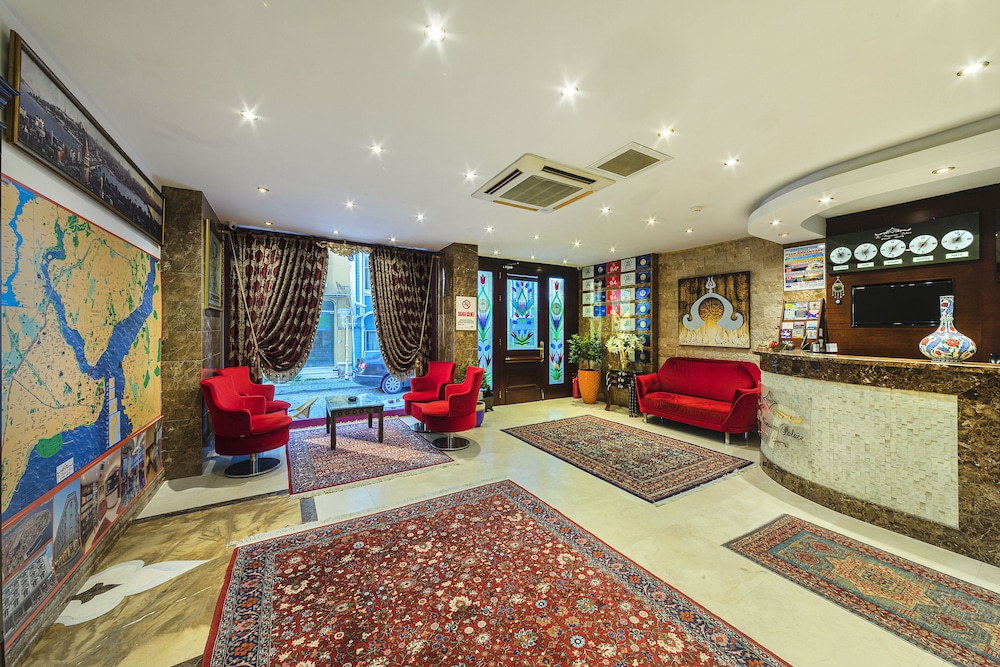 The Magnaura Palace 4