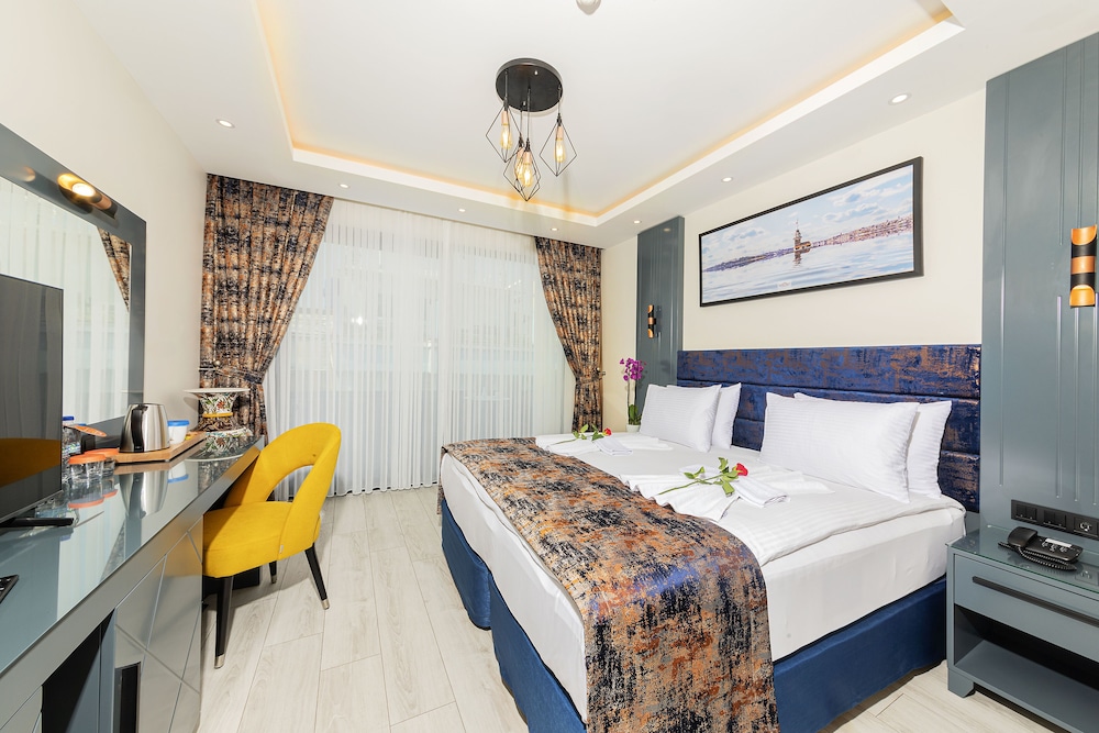 The Magnaura Palace 10