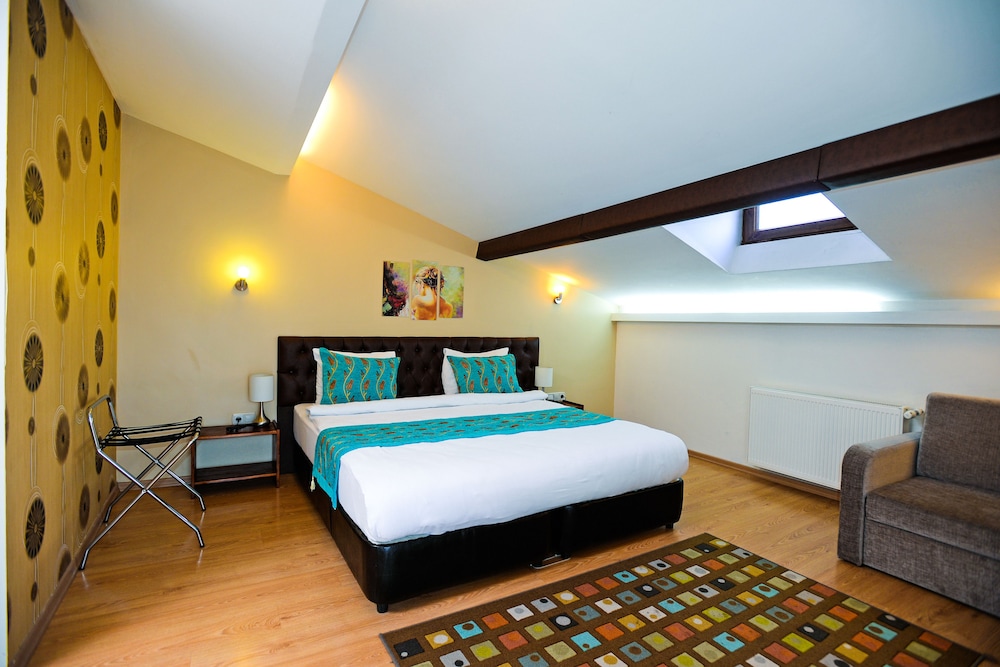 Retropera Hotel 4