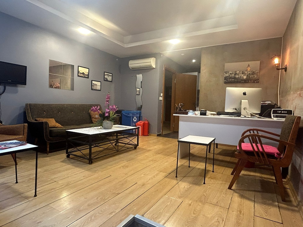 Retropera Hotel 2