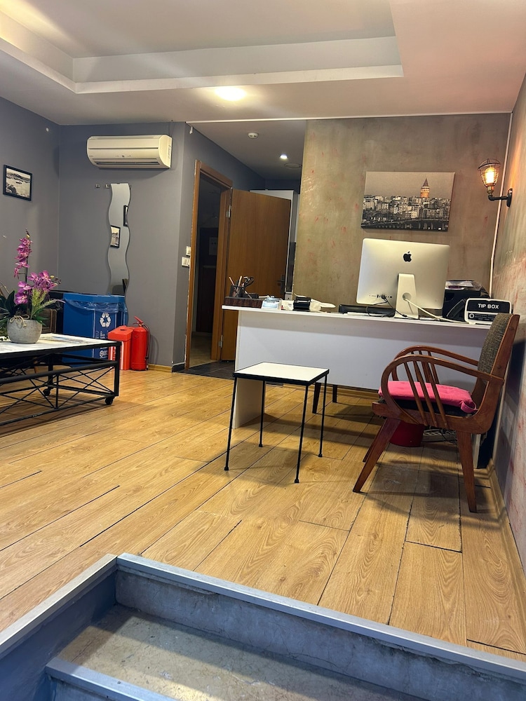 Retropera Hotel 3