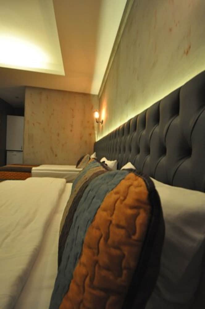 Retropera Hotel 24
