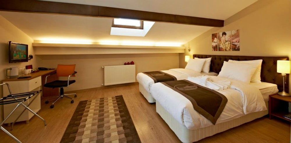 Retropera Hotel 5