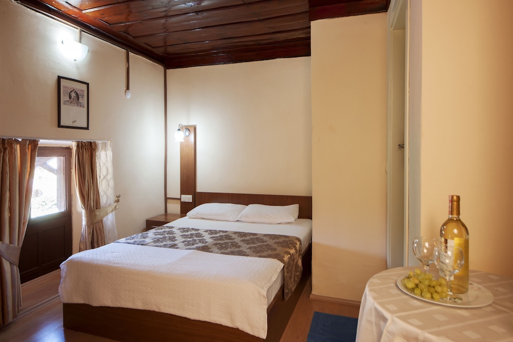 Konak Hotel Kaleici 4