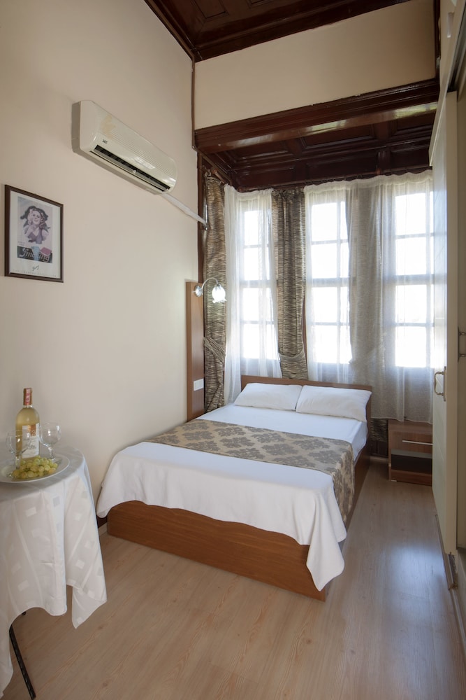 Konak Hotel Kaleici 5