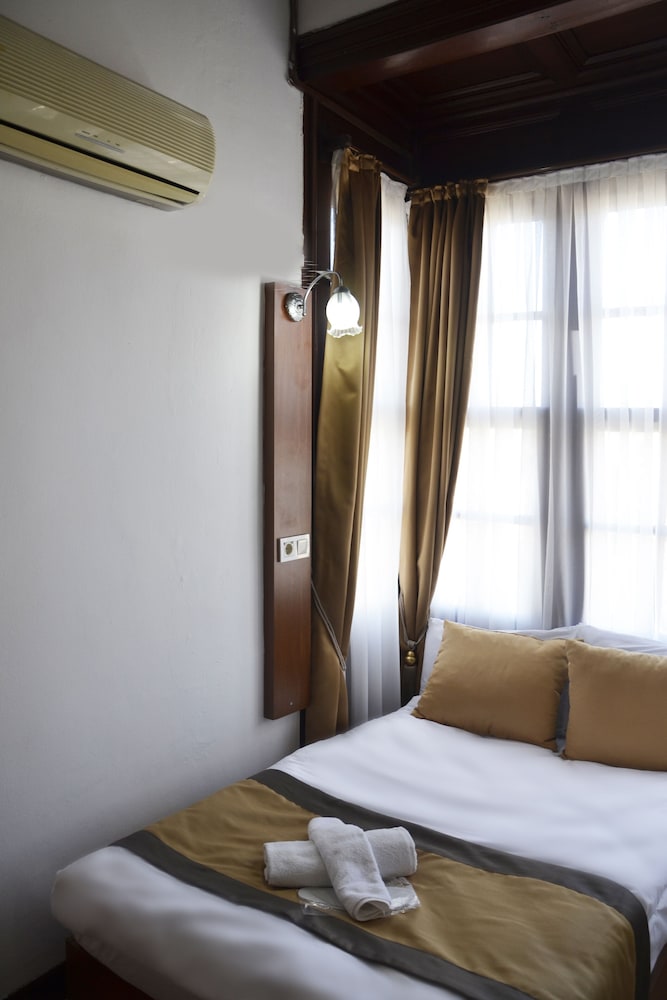 Konak Hotel Kaleici 17