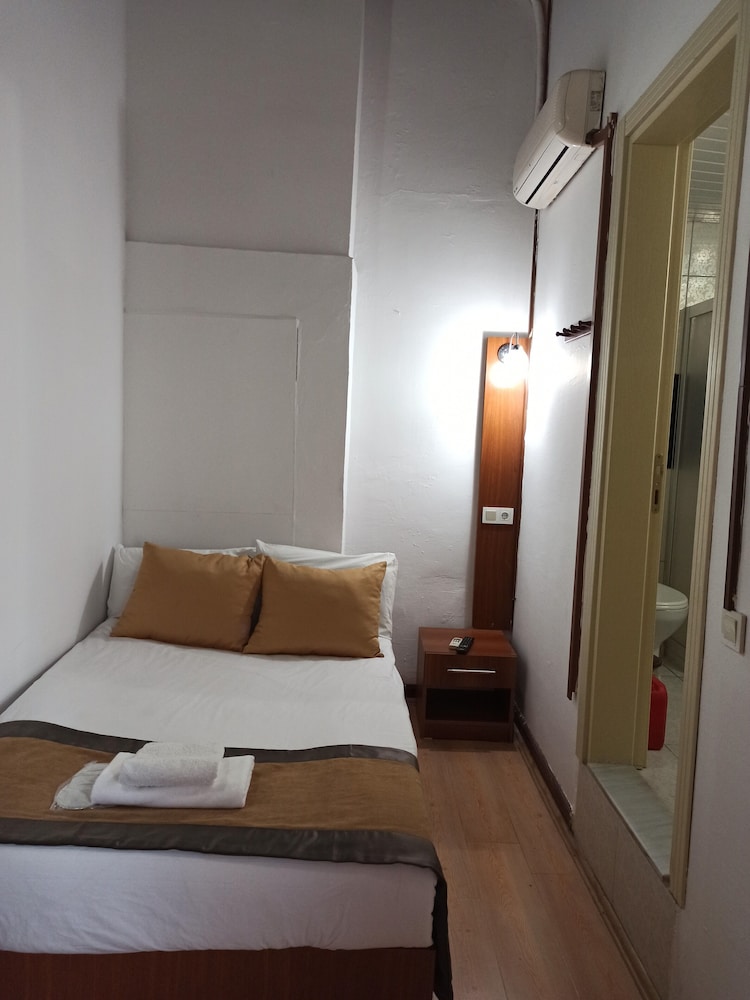 Konak Hotel Kaleici 9