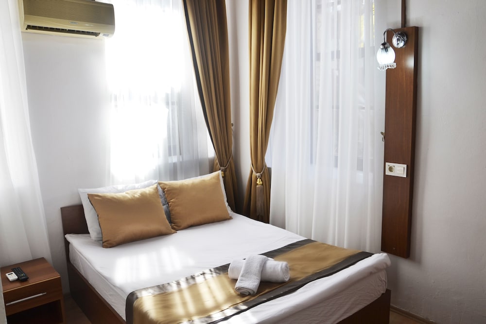 Konak Hotel Kaleici 14
