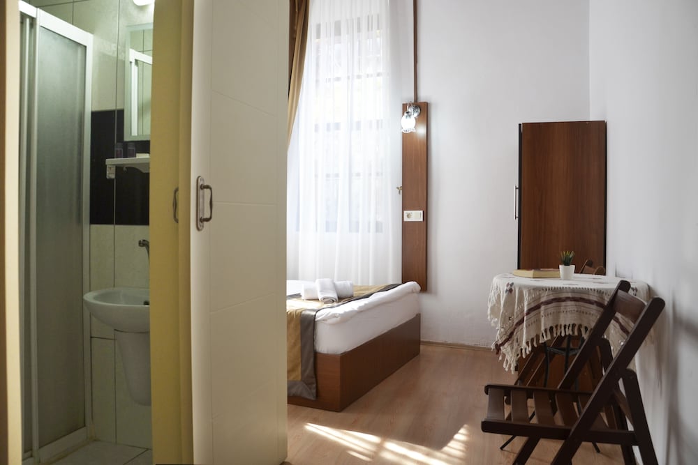 Konak Hotel Kaleici 13