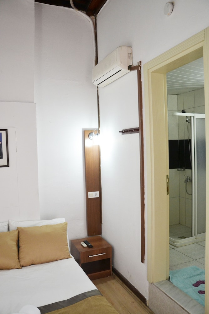 Konak Hotel Kaleici 12