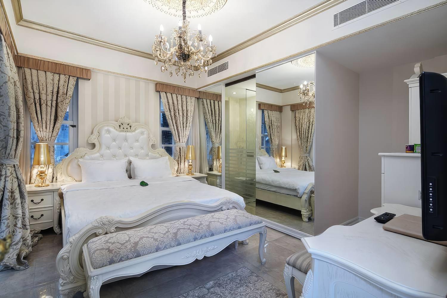 Elegance East Hotel 8