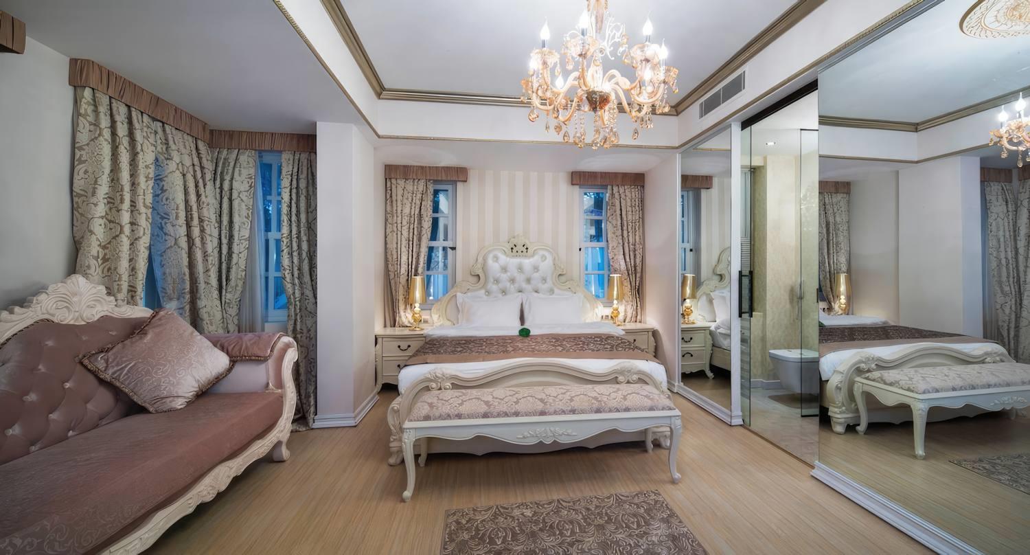 Elegance East Hotel 21