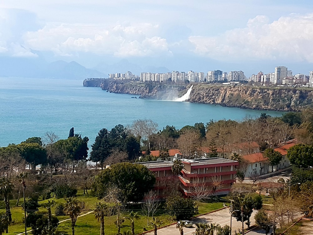 Tourist Hotel 18