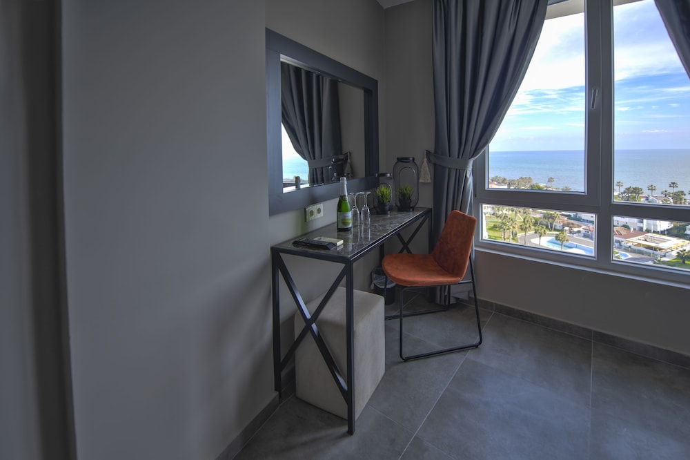 Tourist Hotel 16