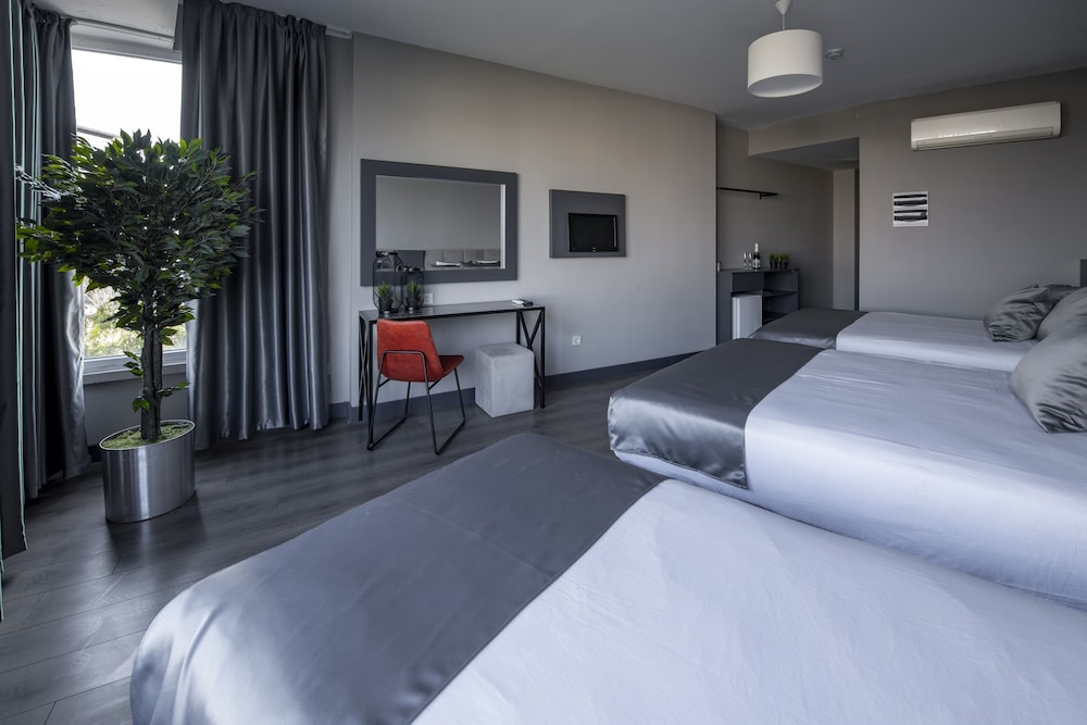 Tourist Hotel 7