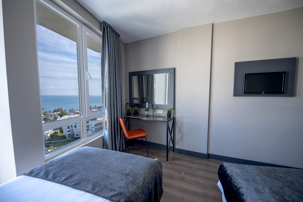 Tourist Hotel 21