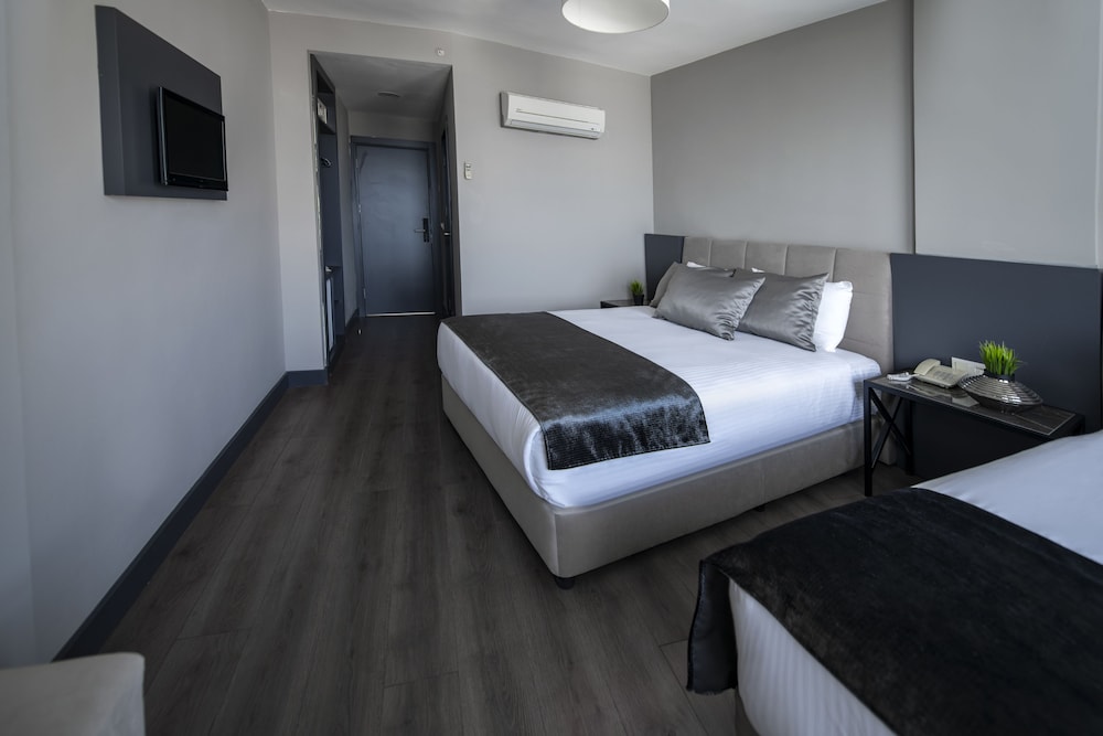 Tourist Hotel 11