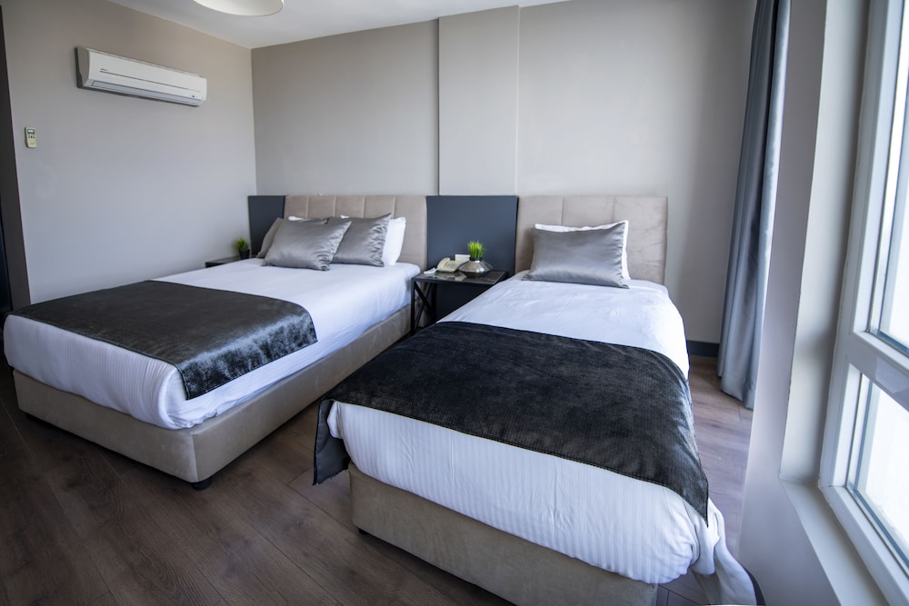 Tourist Hotel 10