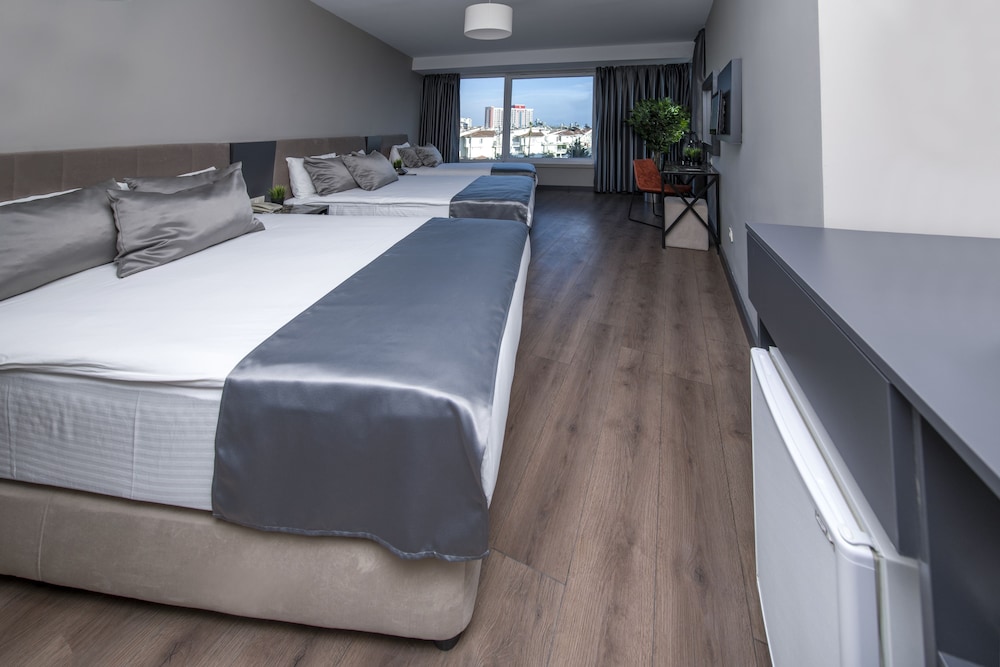 Tourist Hotel 20