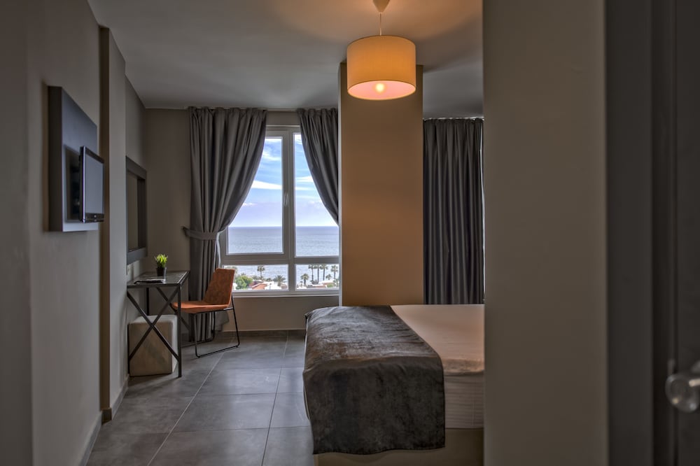Tourist Hotel 14
