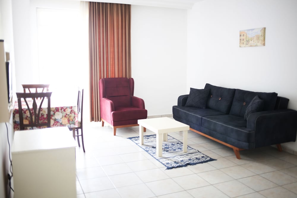 Kleopatra Aytur Apart 1