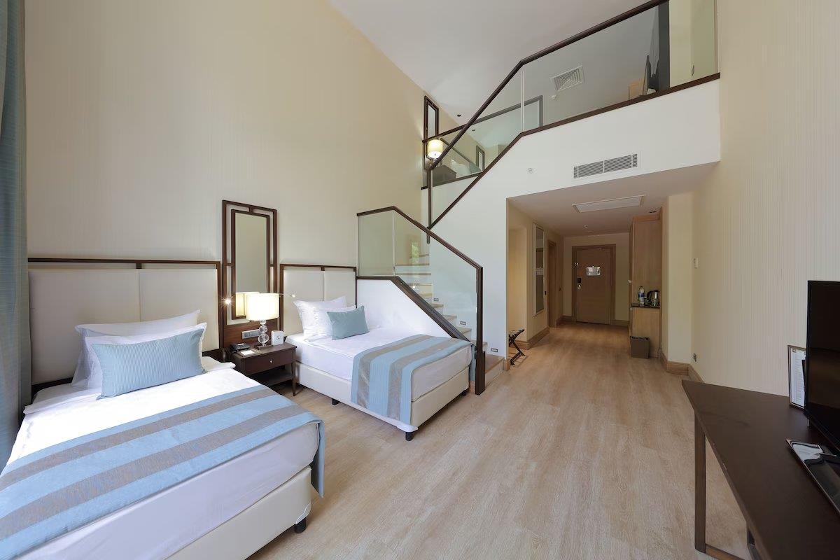 Juju Premier Palace 22